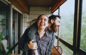 strong relationship enjoys organized living